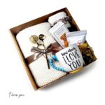 Warm and cozy gift box i love you mug