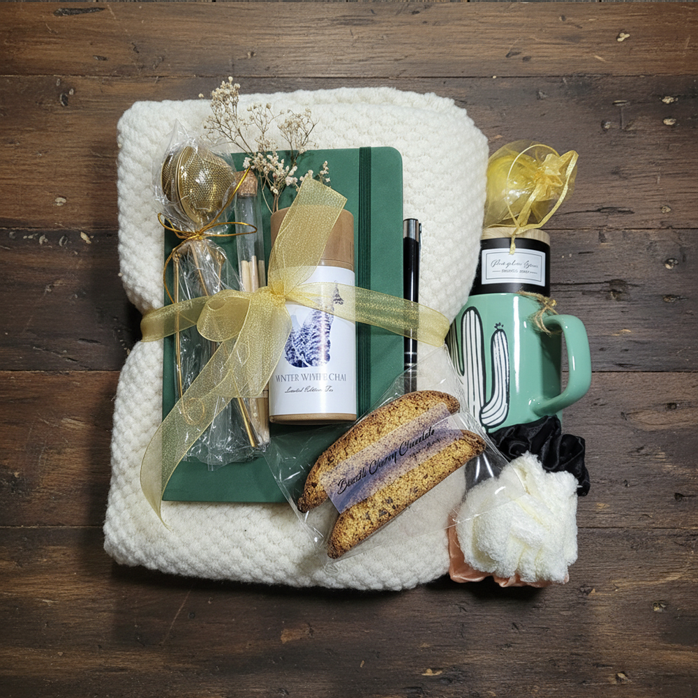 Cactus mug with cream blanket, tea gift box